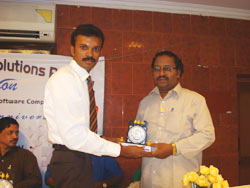 Honouring Chief Guests Director, T. Sabapathi, Onyxon Project Solutions Pvt. Ltd., Kumabakonam